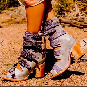 Freebird Bond Multi Ice Size 8 New, Never Worn